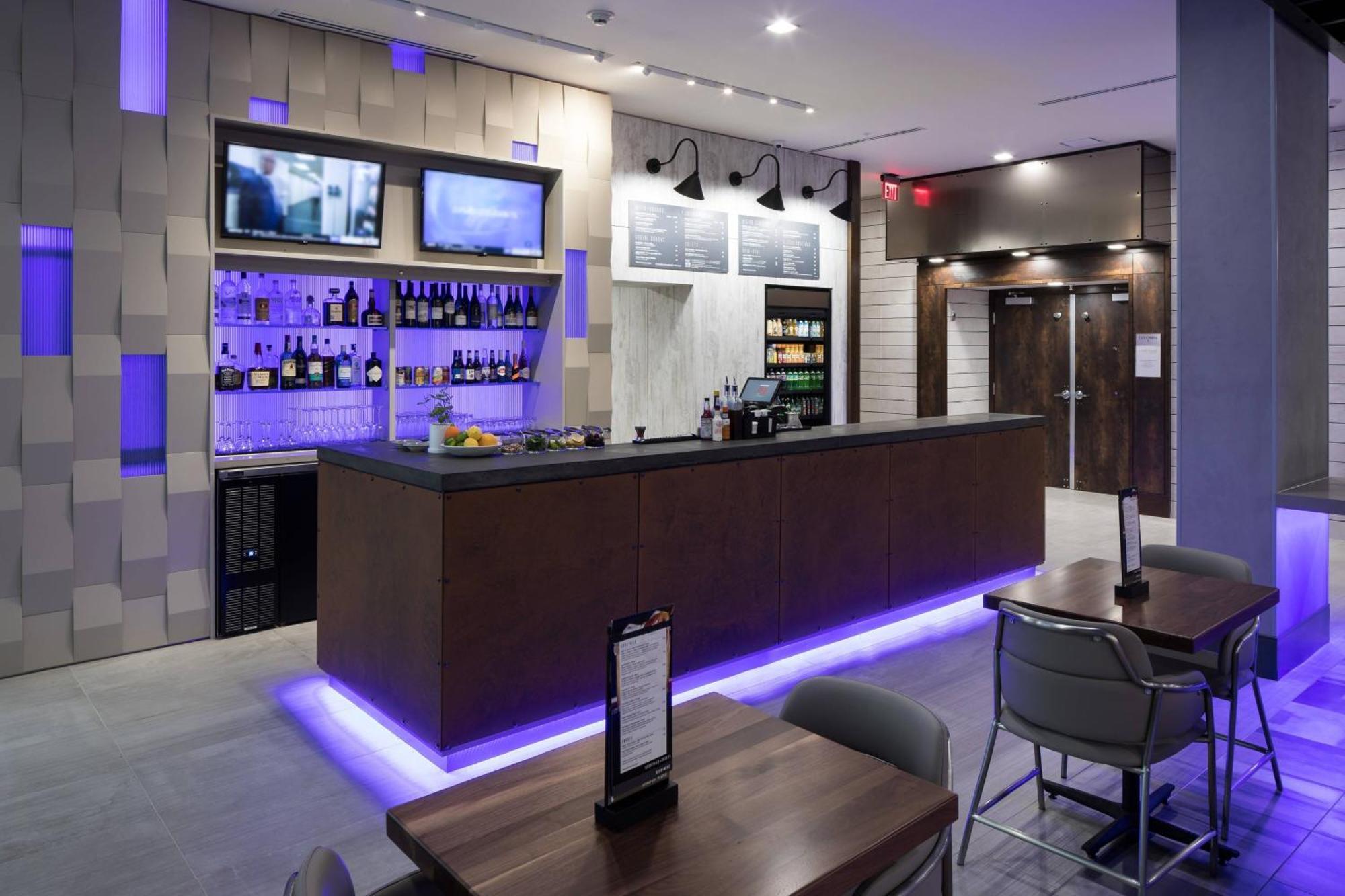 Courtyard By Marriott Houston Heights/I-10 Hotel Exterior photo